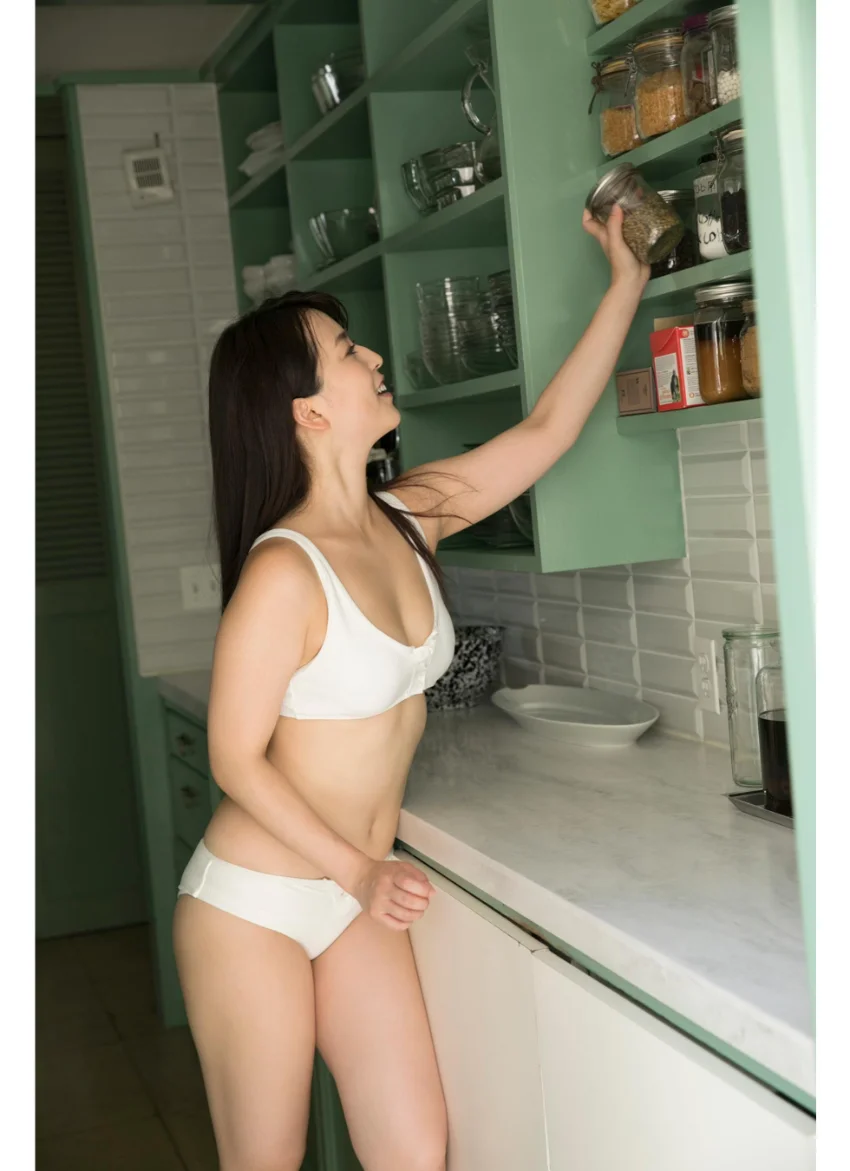元東北放送アナ・薄井しお里 うすしおビキニ 試し読み 5
