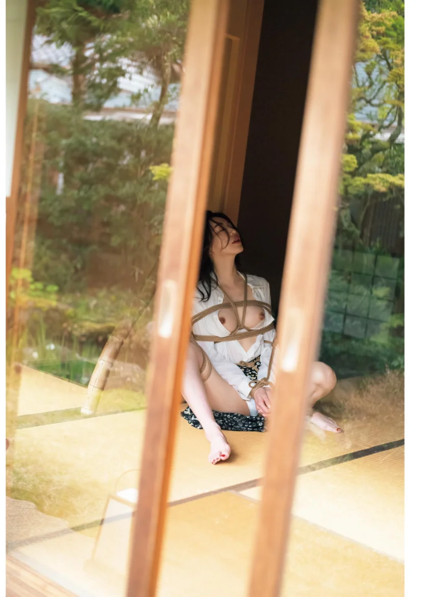 岩本和子グラビア復帰写真集『独白』 試し読み 3