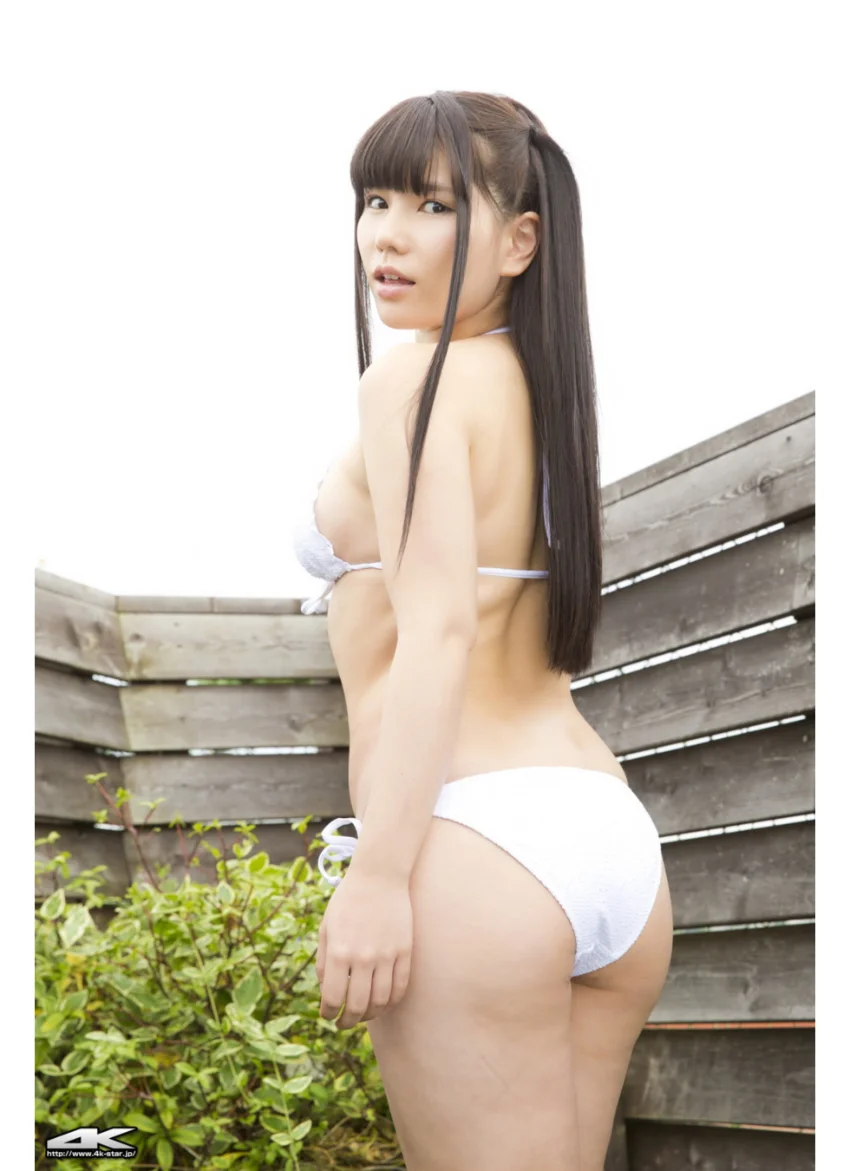 上原レイラ 水着（白） 試し読み 2