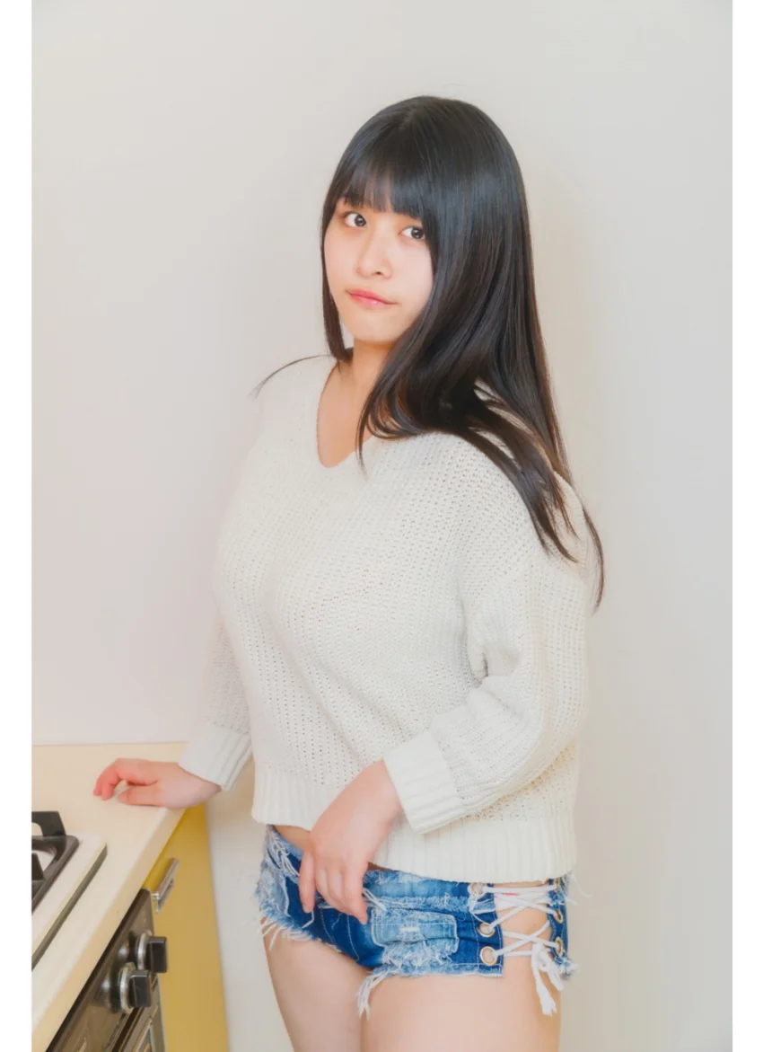 四宮由貴 水着（白×ハート柄） 試し読み 3