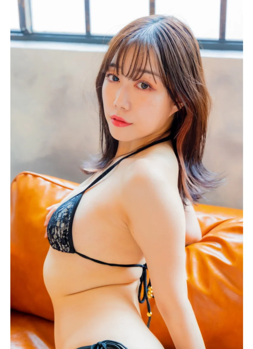 小湊優香 水着（ブラック） 試し読み 4