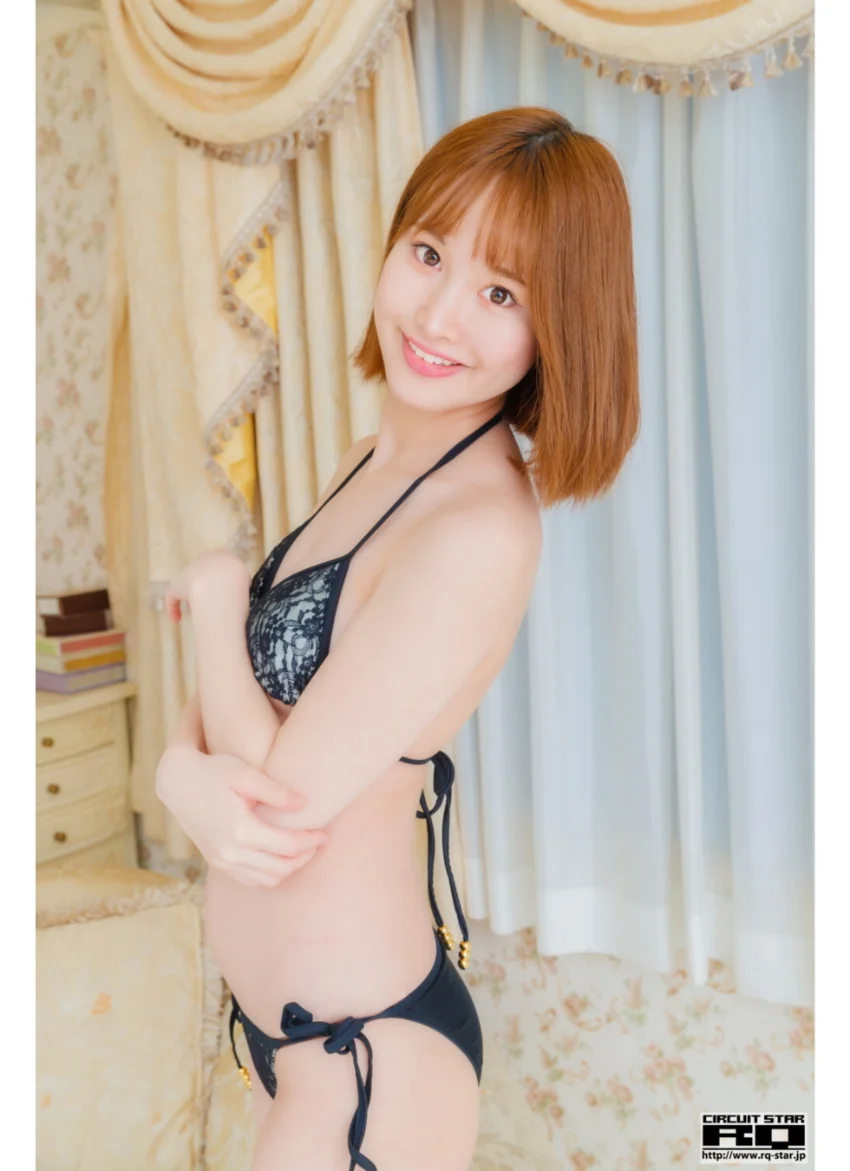 百田ゆり 水着（黒×白） 試し読み 7