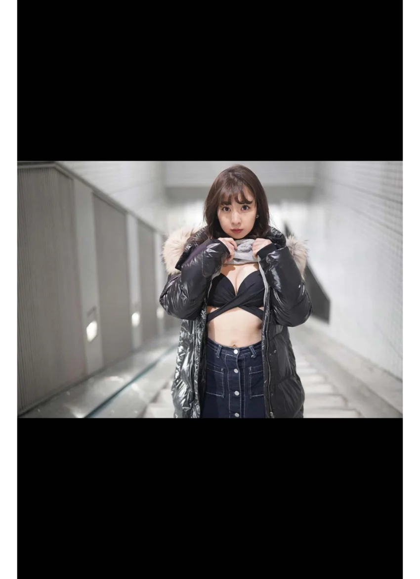 板野成美 雪降る夜、水着で出かけました。 試し読み 16
