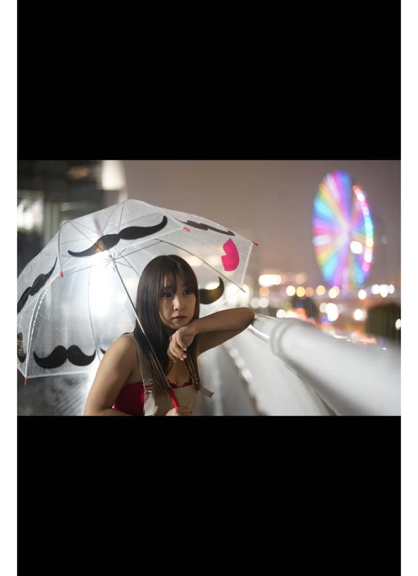 板野成美 雨降る夜、水着で横浜みなとみらいへ。 試し読み 8