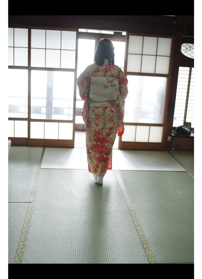 さんぽガール manaさん 島根県松江市美保関町美保館編 試し読み 2