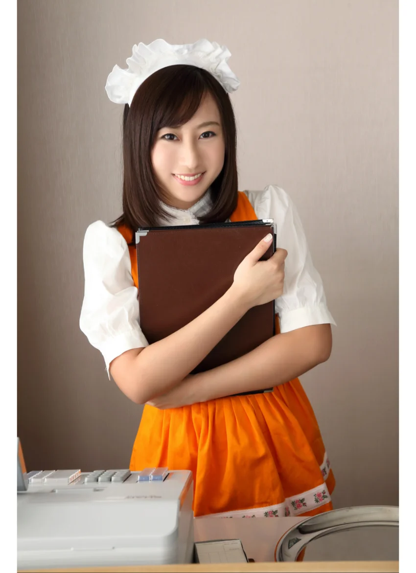 足立華 【ファミレス】いらっしゃいませGカップ グラビア学園 きりっと清楚に！新人Gカップアイドルの野生が目覚める！？ 試し読み 5