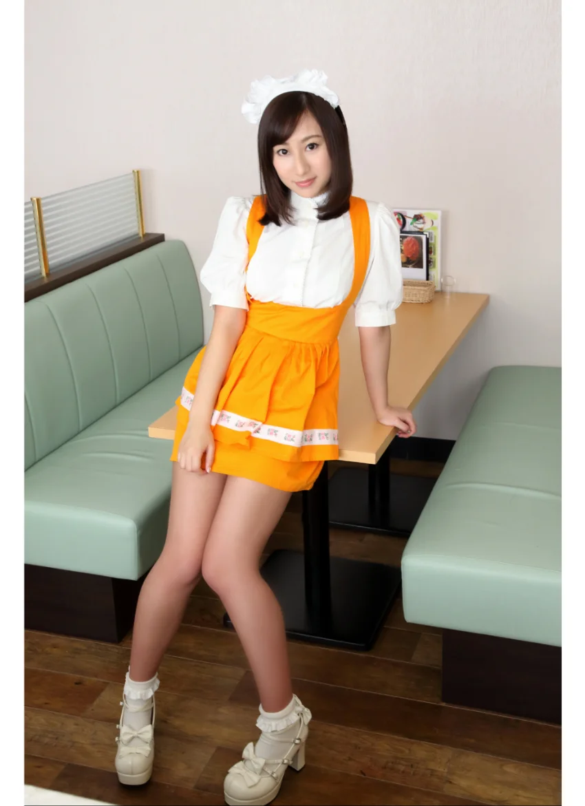 足立華 【ファミレス】いらっしゃいませGカップ グラビア学園 きりっと清楚に！新人Gカップアイドルの野生が目覚める！？ 試し読み 6