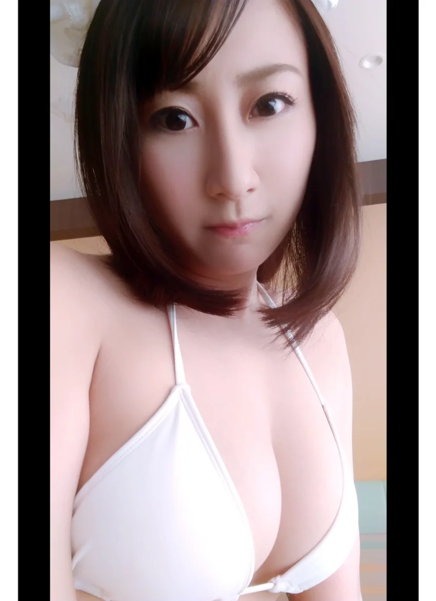 足立華 自撮り写真集 グラビア学園 【自撮り】きりっと清楚に！新人Gカップアイドルの野生が目覚める！？ 試し読み 4