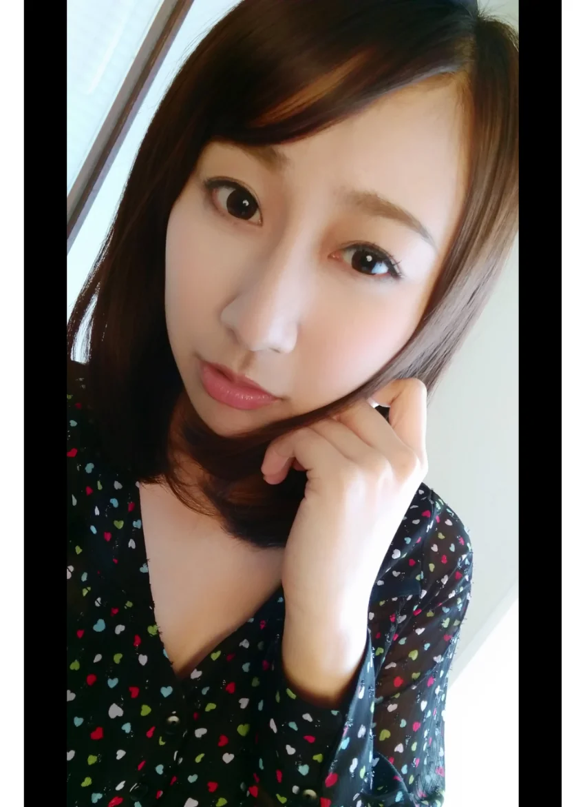 足立華 自撮り写真集 グラビア学園 【自撮り】きりっと清楚に！新人Gカップアイドルの野生が目覚める！？ 試し読み 7