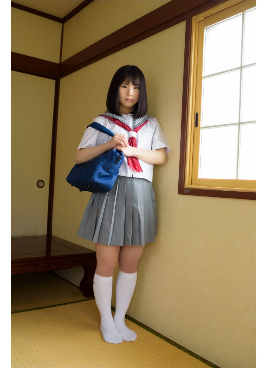 星野風香 【初体験】制服を脱いで グラビア学園 ど素人！ど新人！普通の女の子が脱ぐ！衝撃ですっ！！ 試し読み 4