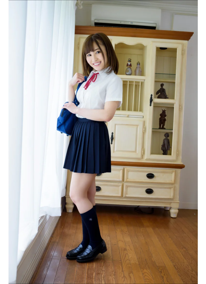 白宮奈々 【制服ビキニ】お嬢様はFカップ グラビア学園 明るく元気！お上品でも、カラダは大人なんだよね！ 試し読み 2