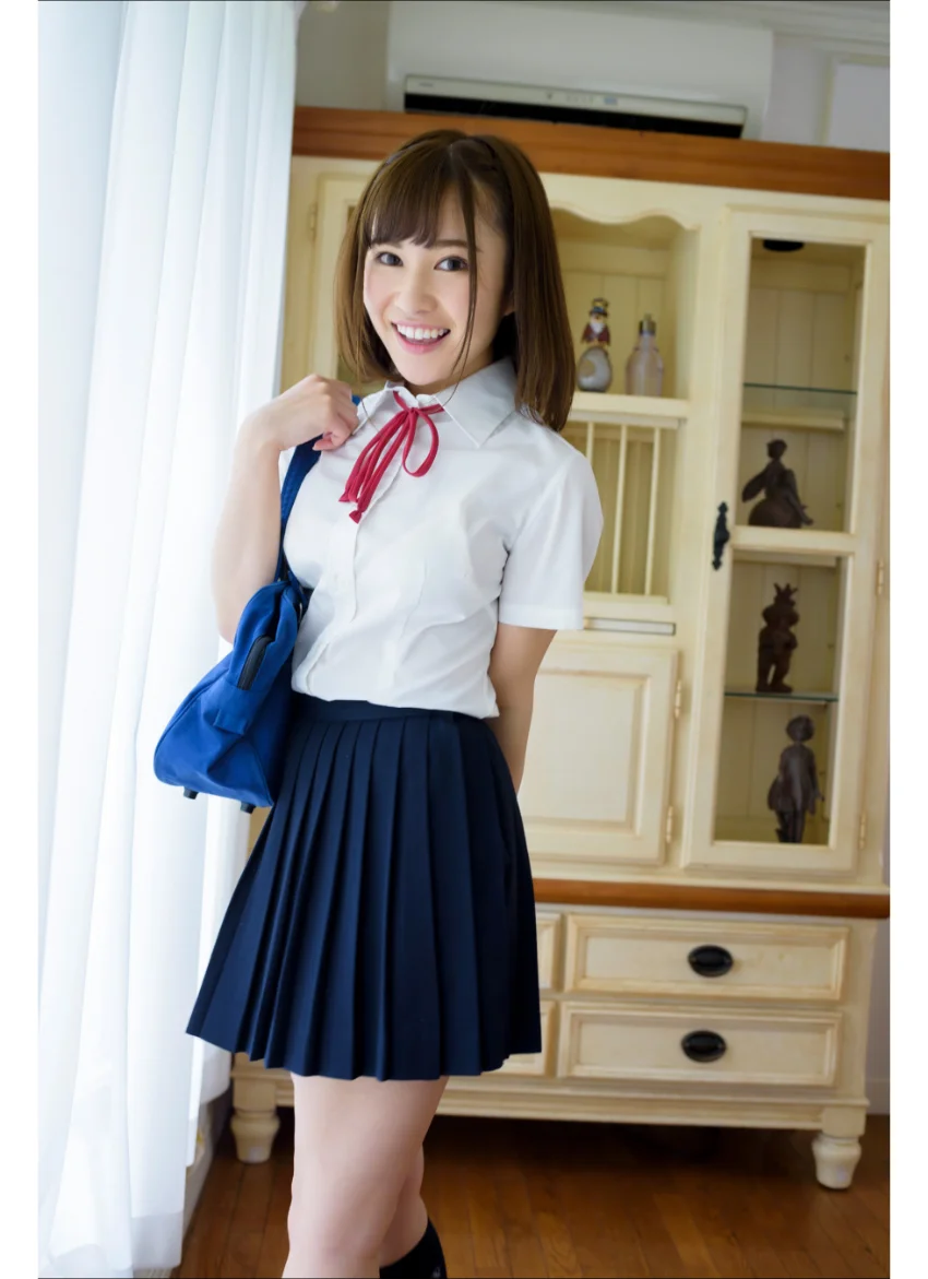 白宮奈々 【制服ビキニ】お嬢様はFカップ グラビア学園 明るく元気！お上品でも、カラダは大人なんだよね！ 試し読み 4