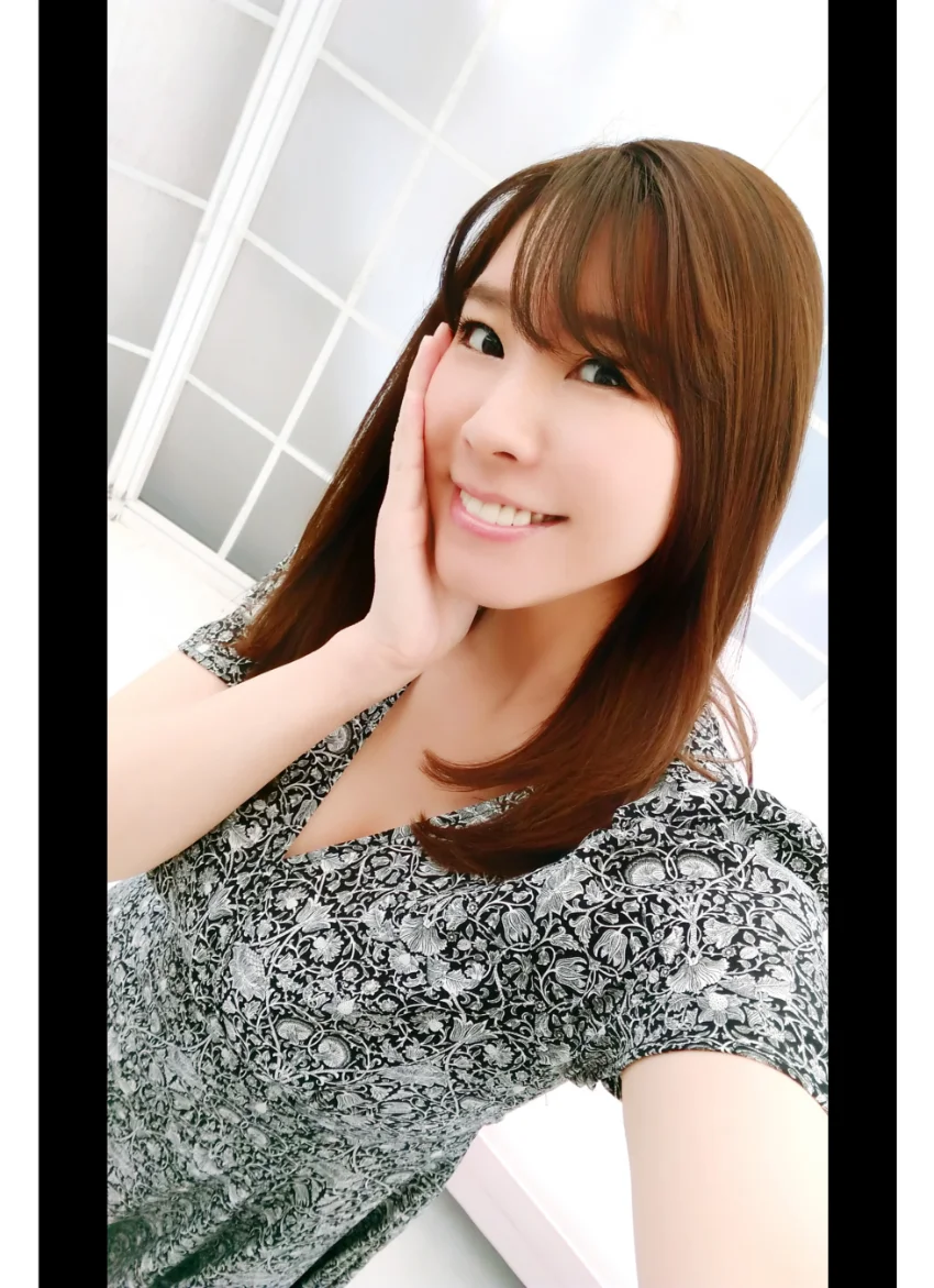 夏来唯 自撮り写真集 グラビア学園 【自撮り】高偏差値おっぱい！写真でも揺れまくる！？ 試し読み 4