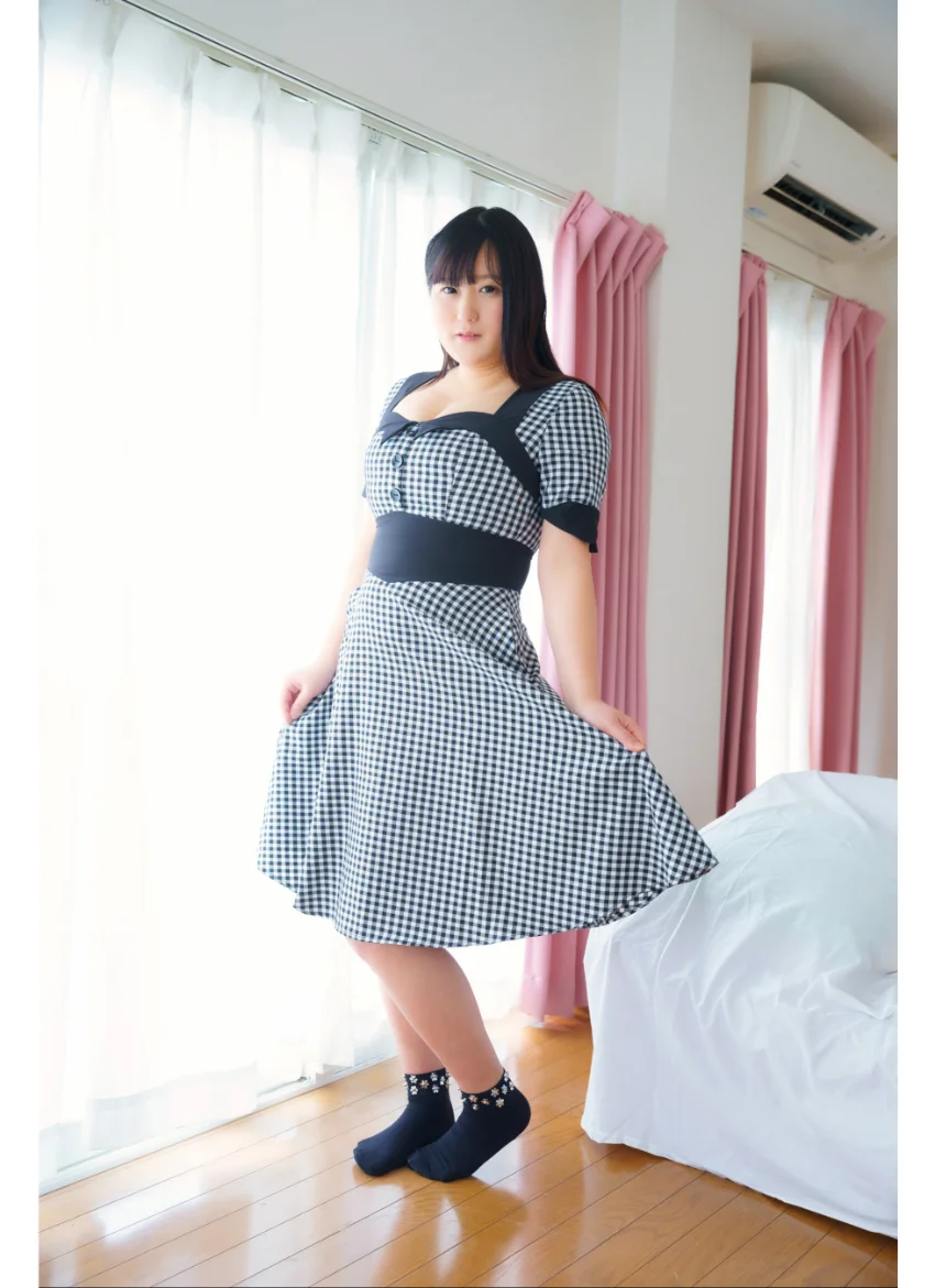 伊藤ミライ 大爆乳【こぼれる】 グラビア学園 やわらかな奇跡のロリ巨乳に浸りきる写真集第一弾！ 試し読み 2