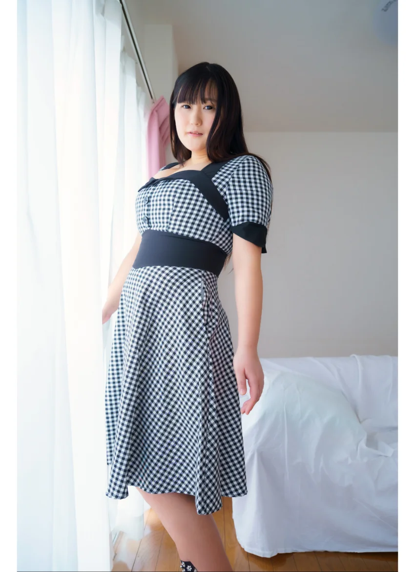 伊藤ミライ 大爆乳【こぼれる】 グラビア学園 やわらかな奇跡のロリ巨乳に浸りきる写真集第一弾！ 試し読み 4