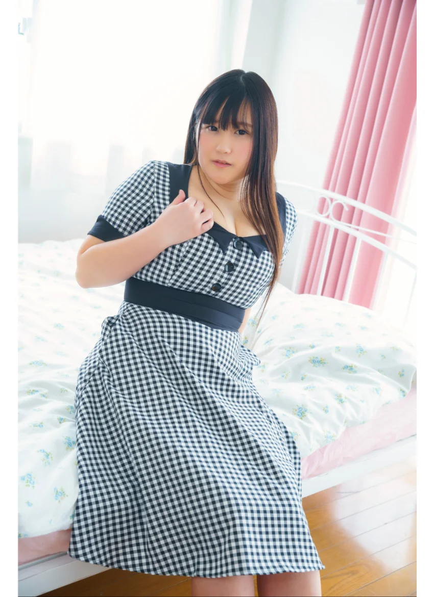伊藤ミライ 大爆乳【こぼれる】 グラビア学園 やわらかな奇跡のロリ巨乳に浸りきる写真集第一弾！ 試し読み 7