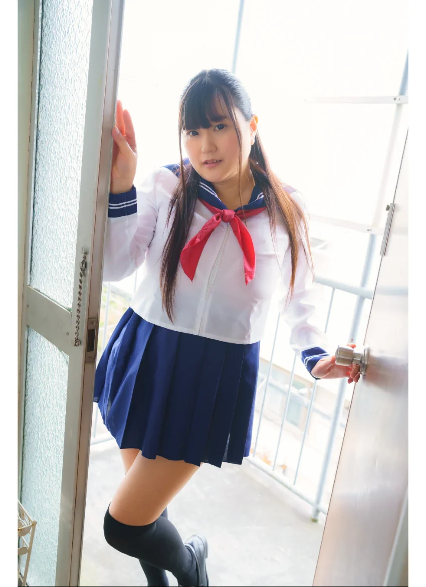 伊藤ミライ 大爆乳【うもれる】 グラビア学園 やわらかな奇跡のロリ巨乳に浸りきる写真集第三弾！ 試し読み 3