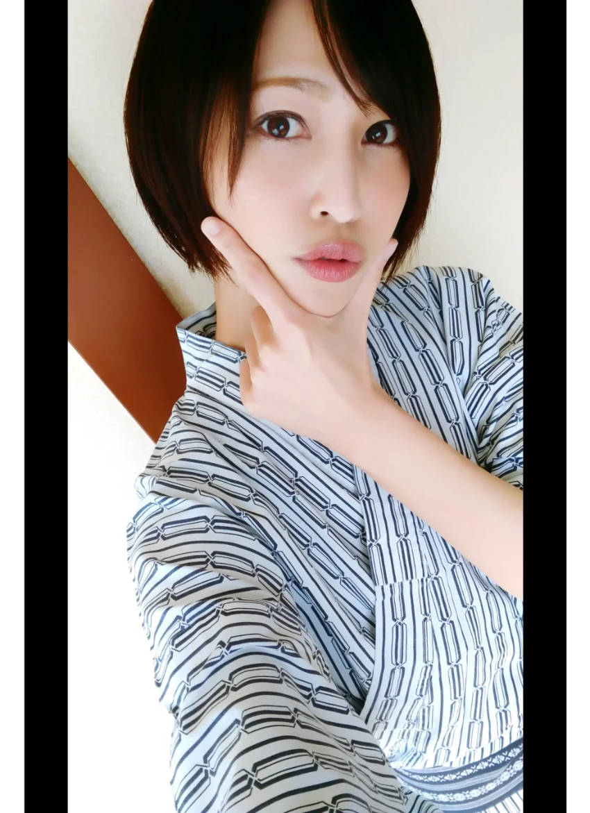 小柳歩 自撮り写真集 02 グラビア学園 【自撮り】お姉さんが優しい笑顔で何でもしてくれる？自撮り写真集！ 試し読み 3