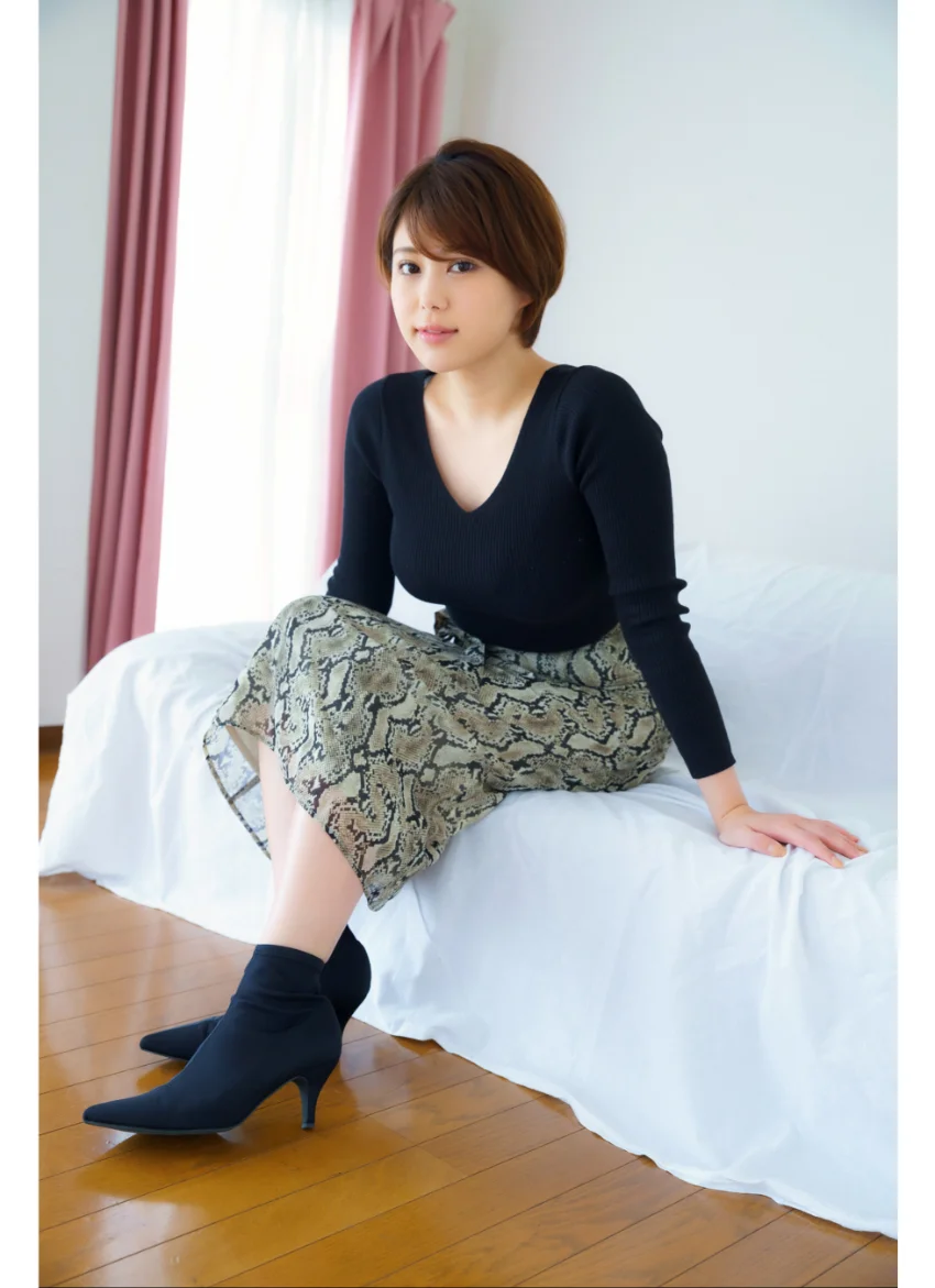 山本ゆう YUUコンプリート！！ 2 グラビア学園 ショートカットHカップ神ボディを崇め祀る写真集3冊＋αの超お買い得版！！ 試し読み 9