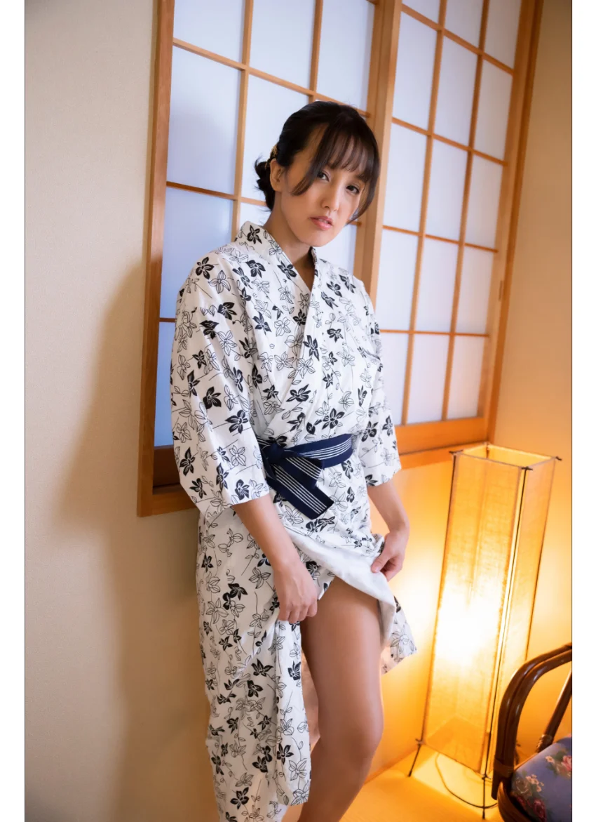日里麻美 温泉浴衣＆眼帯ビキニ グラビア学園 35歳の可愛らしいHカップ爆乳に溺れたい！ 試し読み 5