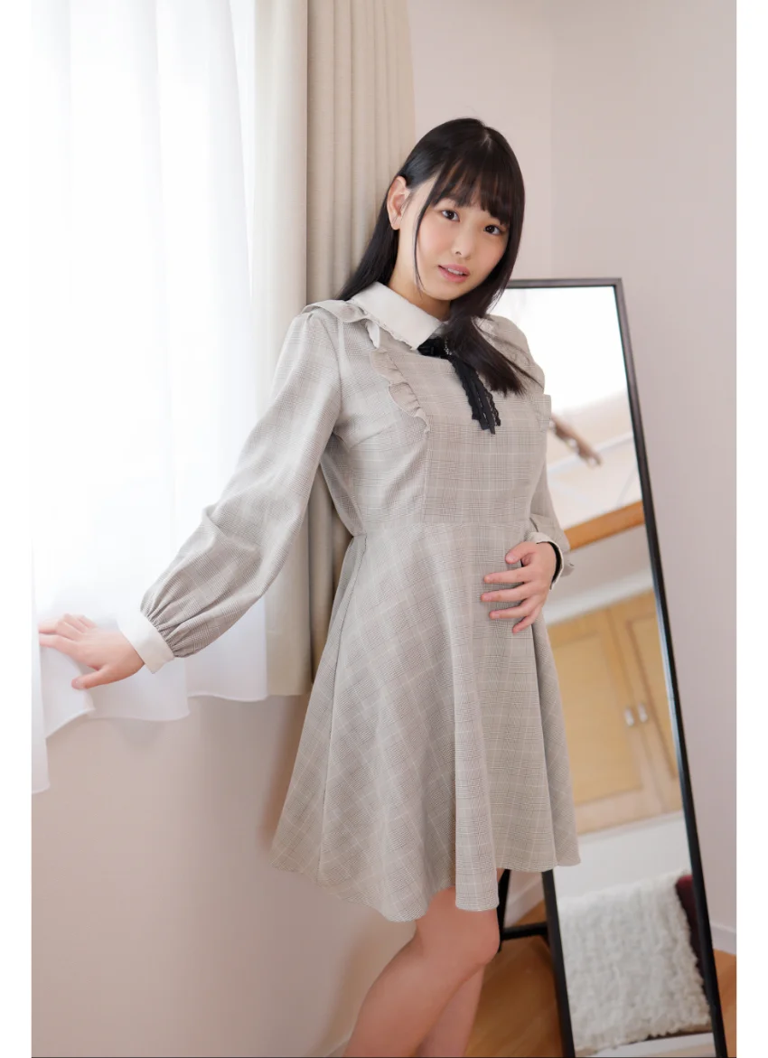 松本ひかる 可愛らしい私服のワンピース グラビア学園 グラドル1年生は超恥ずかしがり屋さんのGカップ！！ 試し読み 4