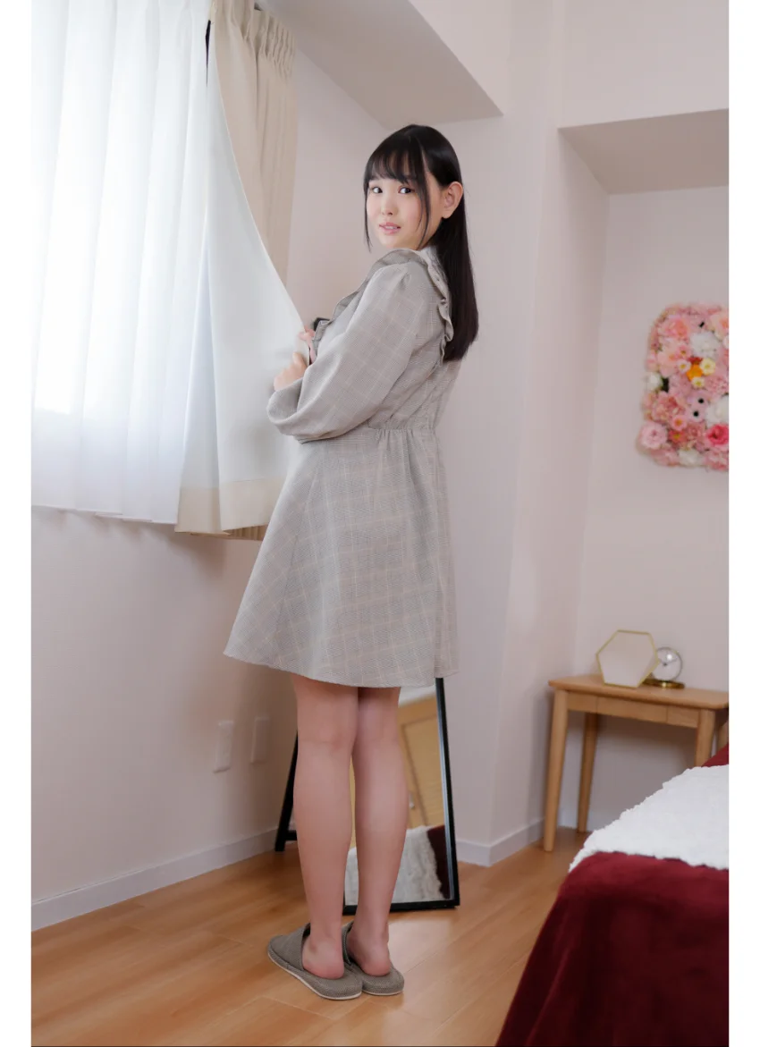 松本ひかる 可愛らしい私服のワンピース グラビア学園 グラドル1年生は超恥ずかしがり屋さんのGカップ！！ 試し読み 6