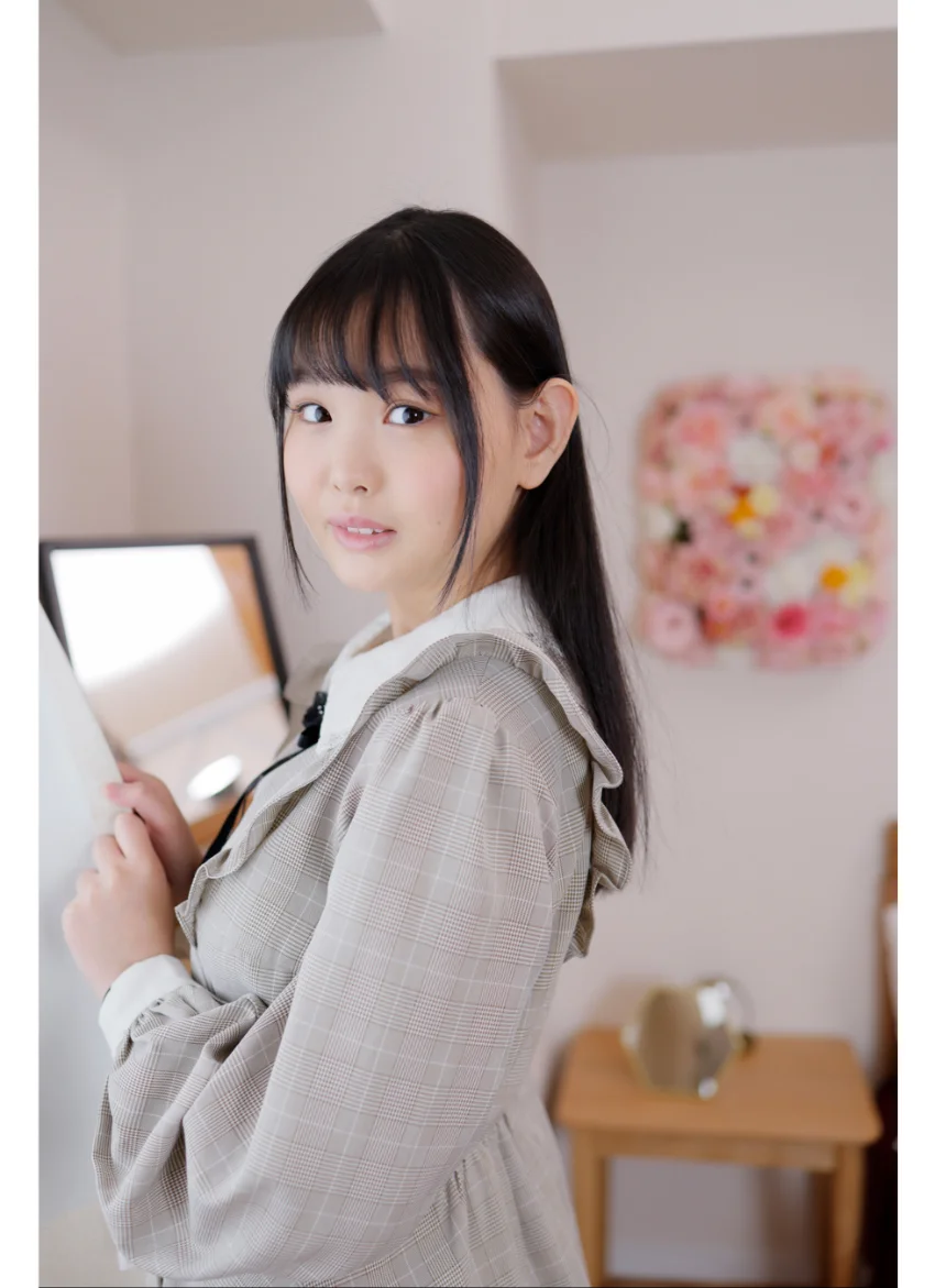 松本ひかる 可愛らしい私服のワンピース グラビア学園 グラドル1年生は超恥ずかしがり屋さんのGカップ！！ 試し読み 8