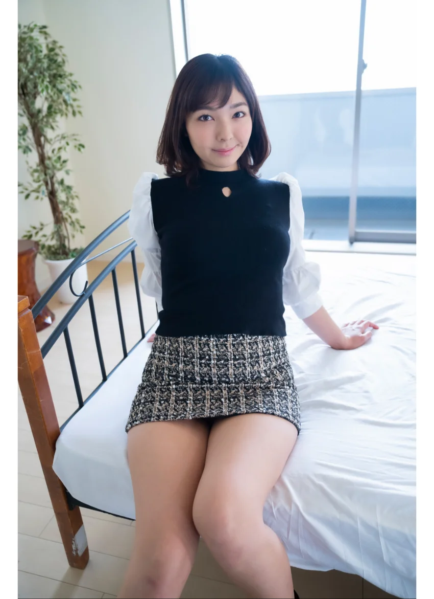南里 Gカップおねえさんコンプリート！！ グラビア学園 写真集3冊＋αの超お買い得版！！すぐ何でも信じちゃうような無垢な女の子のむっちりしたカラダ！ 試し読み 5