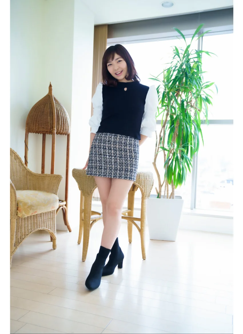 南里 Gカップおねえさんコンプリート！！ グラビア学園 写真集3冊＋αの超お買い得版！！すぐ何でも信じちゃうような無垢な女の子のむっちりしたカラダ！ 試し読み 12