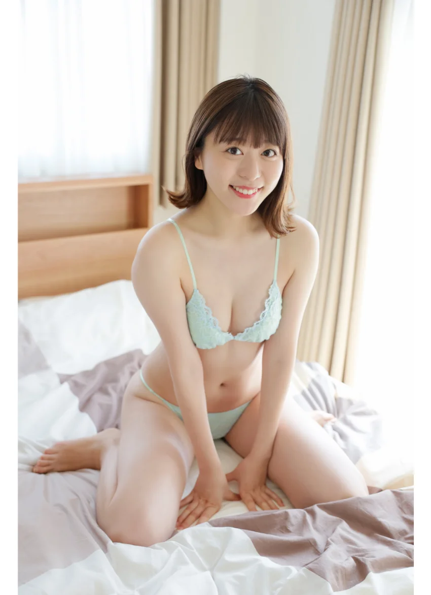稲岡志織 水色レオタードと水色ビキニ グラビア学園 初々しくて柔らかくて白い素肌が眩しすぎる問題！？ 試し読み 8