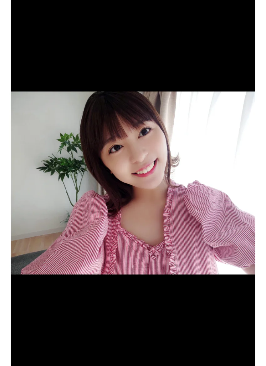 稲岡志織 自撮り写真集 グラビア学園 【自撮り】オタクな彼女が実はGカップだったという嬉しい誤算！？ 試し読み 2