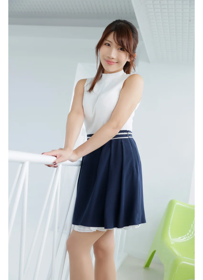 琴井ありさ 女子アナ風ニット＋パンスト グラビア学園 抱きたいグラドルNo.1のお姉さんが特別に見せてくれるって！？ 試し読み 4