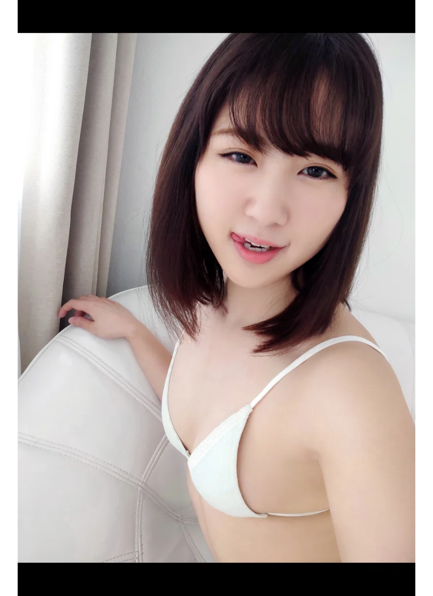 桜庭笑 自撮り写真集 グラビア学園 【自撮り】グラビア1年生そよ風のような素人感は今だけ！？ 試し読み 7