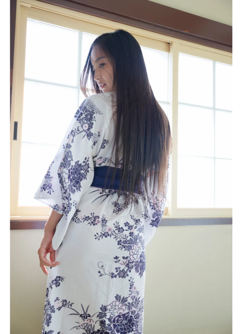 内藤有紗 アリリンコンプリート！！ グラビア学園 写真集3冊＋αの超お買い得版！！ 常夏色のキレイなお姉さんとするなら何ゴッコがいい？ 試し読み 10