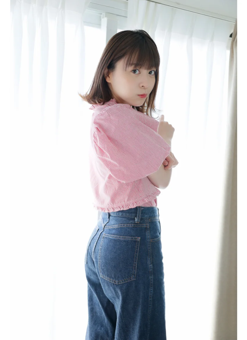 稲岡志織 稲岡ちゃんコンプリート！！ グラビア学園 写真集3冊＋αの超お買い得版！！ 初々しくて柔らかくて白い素肌が眩しすぎる問題！？ 試し読み 2