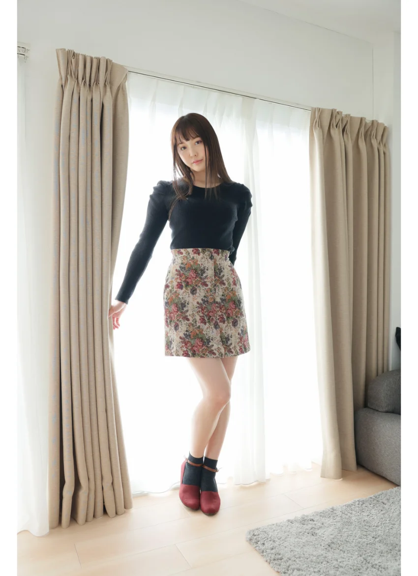 坂元誉梨 私服＆ニット＆パンスト グラビア学園 ローリーなお姉さんの濡れたクチビルとエッチなお尻！ 試し読み 2
