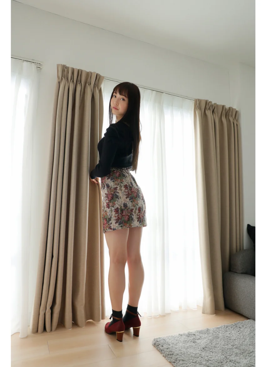 坂元誉梨 私服＆ニット＆パンスト グラビア学園 ローリーなお姉さんの濡れたクチビルとエッチなお尻！ 試し読み 5