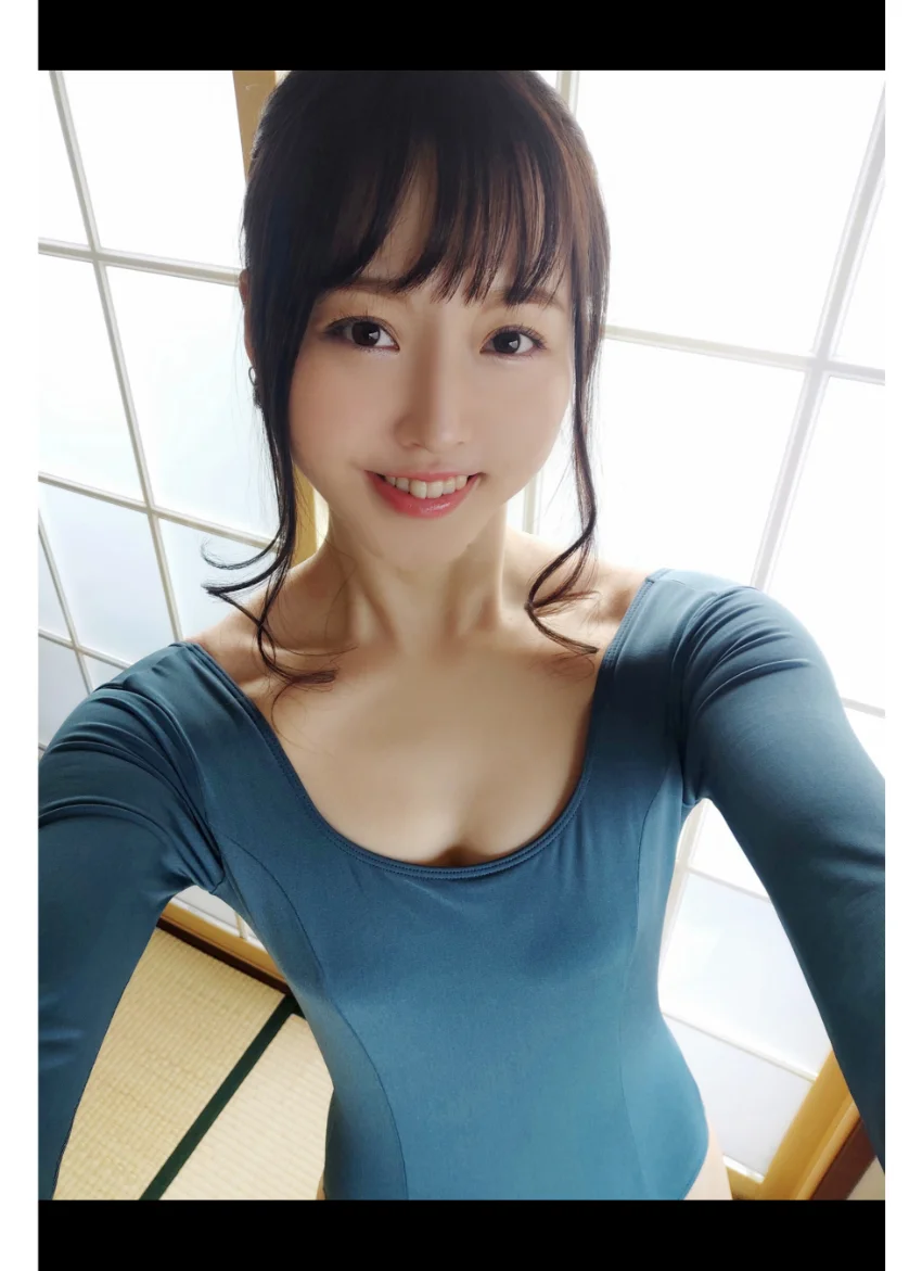 坂元誉梨 自撮り写真集 グラビア学園 【自撮り】ローリーなお姉さんの濡れたクチビルとエッチなお尻！ 試し読み 8