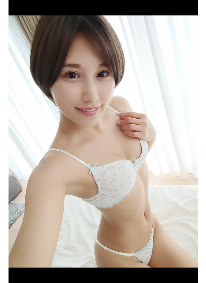 朝比奈りる 自撮り写真集 グラビア学園 【自撮り】りるは優しくてイイ子だから何でもしてくれちゃう！？ 試し読み 8
