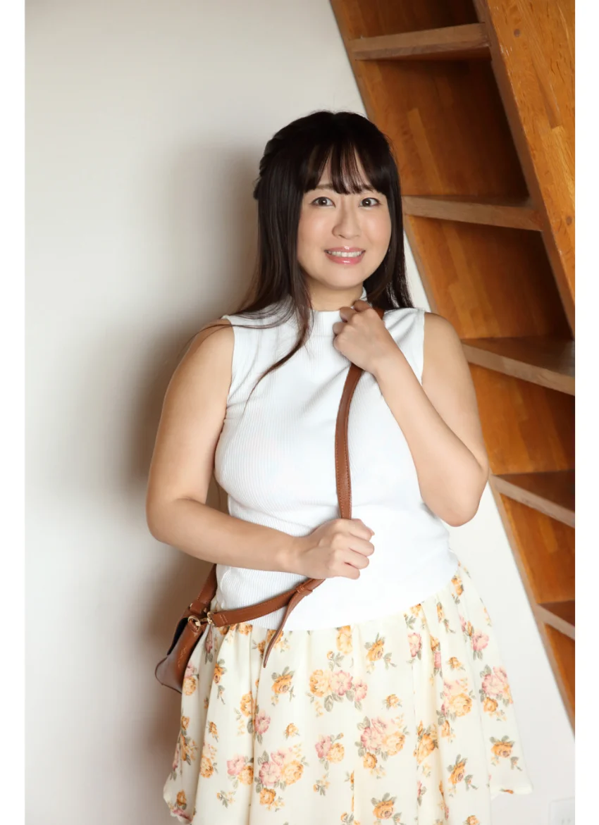水樹たま 部屋着＆OLニット＆パンスト グラビア学園 超強爆乳＆轟絶巨尻を体感せよ！ 試し読み 3