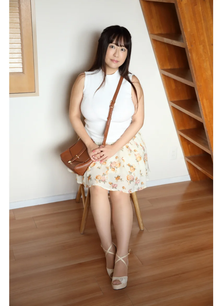 水樹たま 部屋着＆OLニット＆パンスト グラビア学園 超強爆乳＆轟絶巨尻を体感せよ！ 試し読み 5