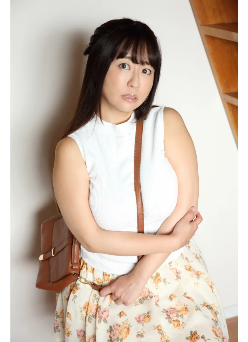 水樹たま 部屋着＆OLニット＆パンスト グラビア学園 超強爆乳＆轟絶巨尻を体感せよ！ 試し読み 6