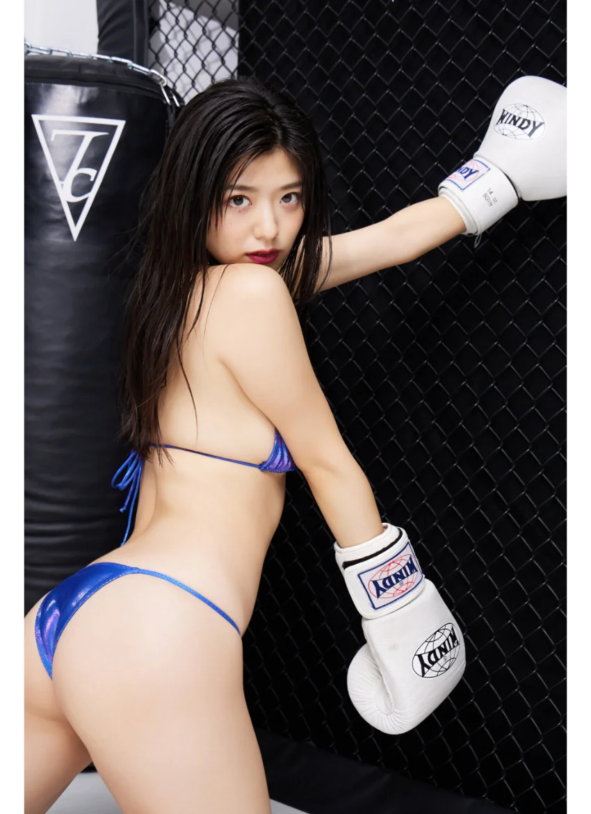 山田かなが水着でボディビル ヤンマガデジタル写真集 試し読み 5