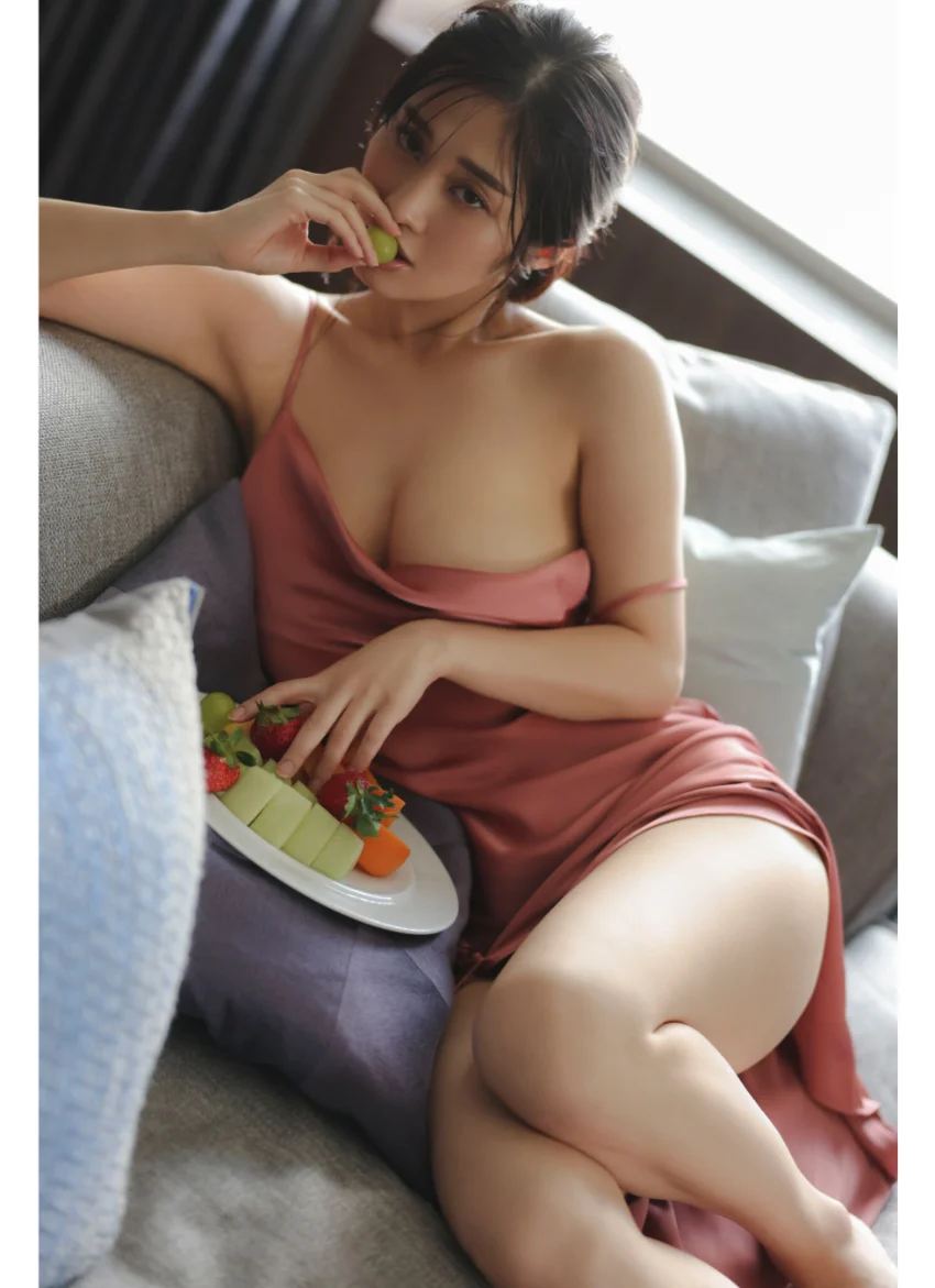 高橋凛「Iカップ美女と、スイートルームで。」vol.1 FRIDAYデジタル写真集 試し読み 3