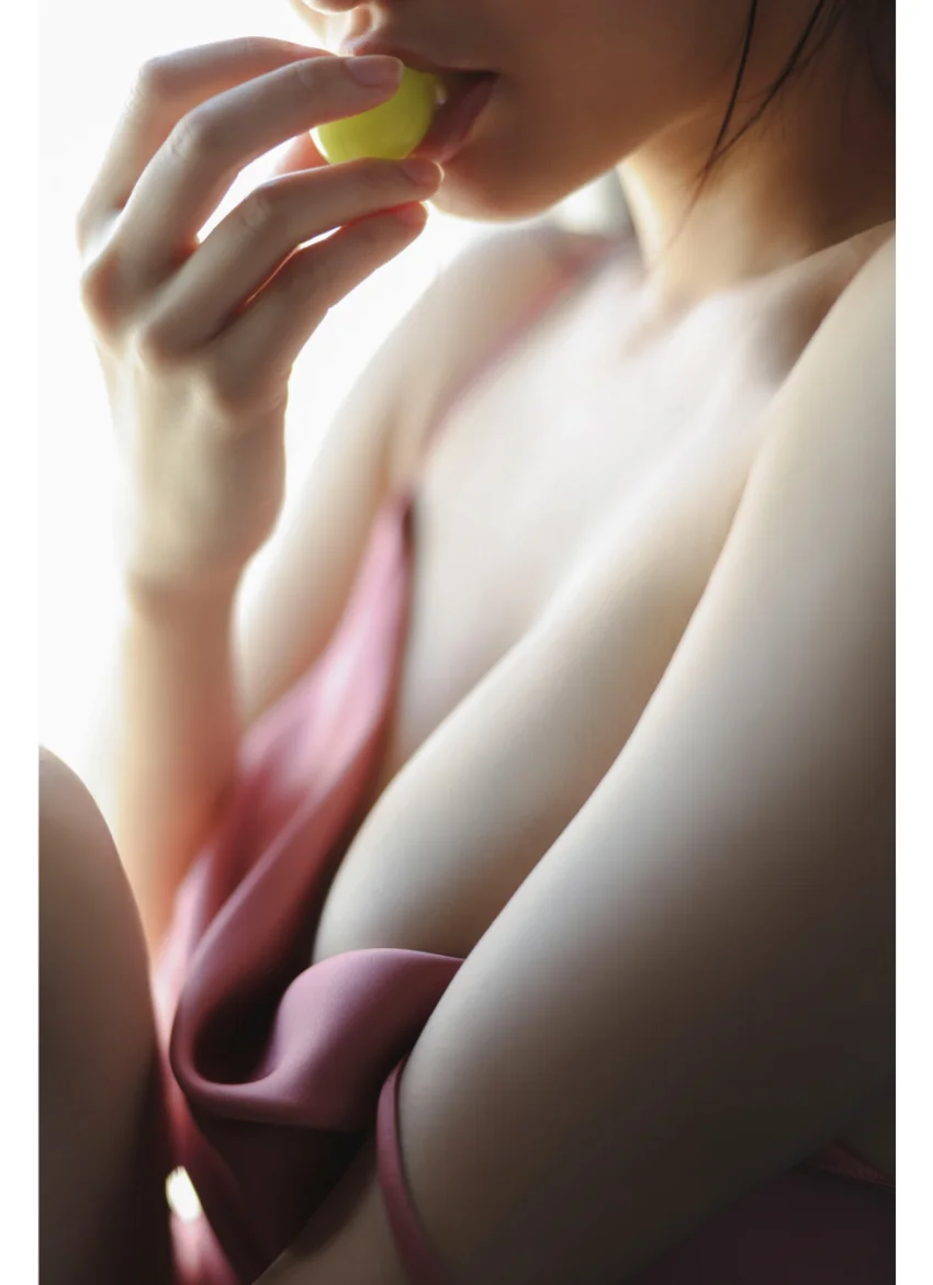 高橋凛「Iカップ美女と、スイートルームで。」vol.1 FRIDAYデジタル写真集 試し読み 5