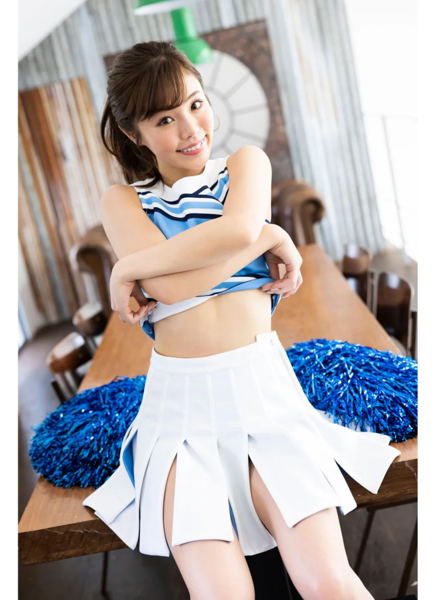 夏川いづみが水着でチアリーディング ヤンマガデジタル写真集 試し読み 5