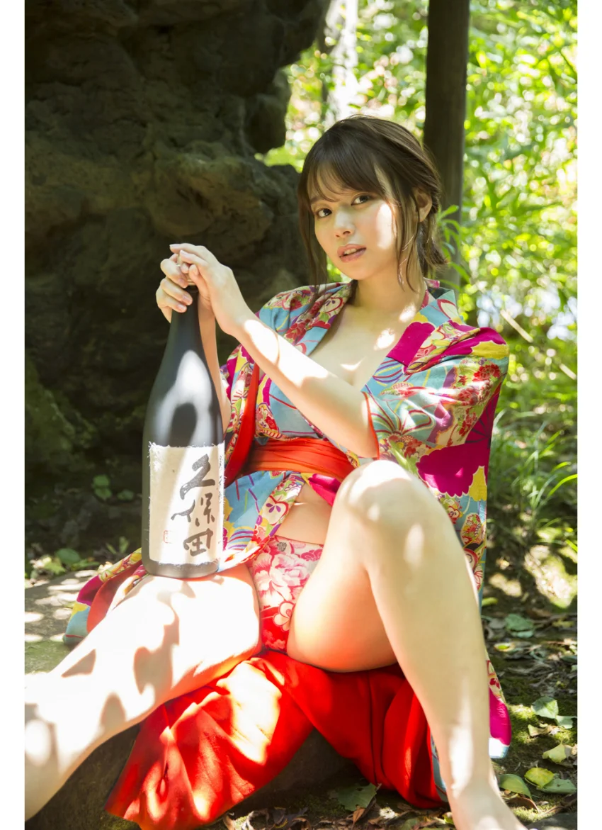 和地つかさが水着で利き酒 ヤンマガデジタル写真集 試し読み 2