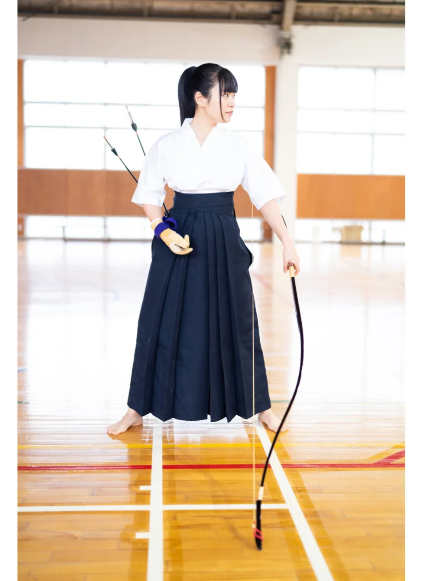 東雲うみが水着で弓道＆大道芸 ヤンマガデジタル写真集 試し読み 3
