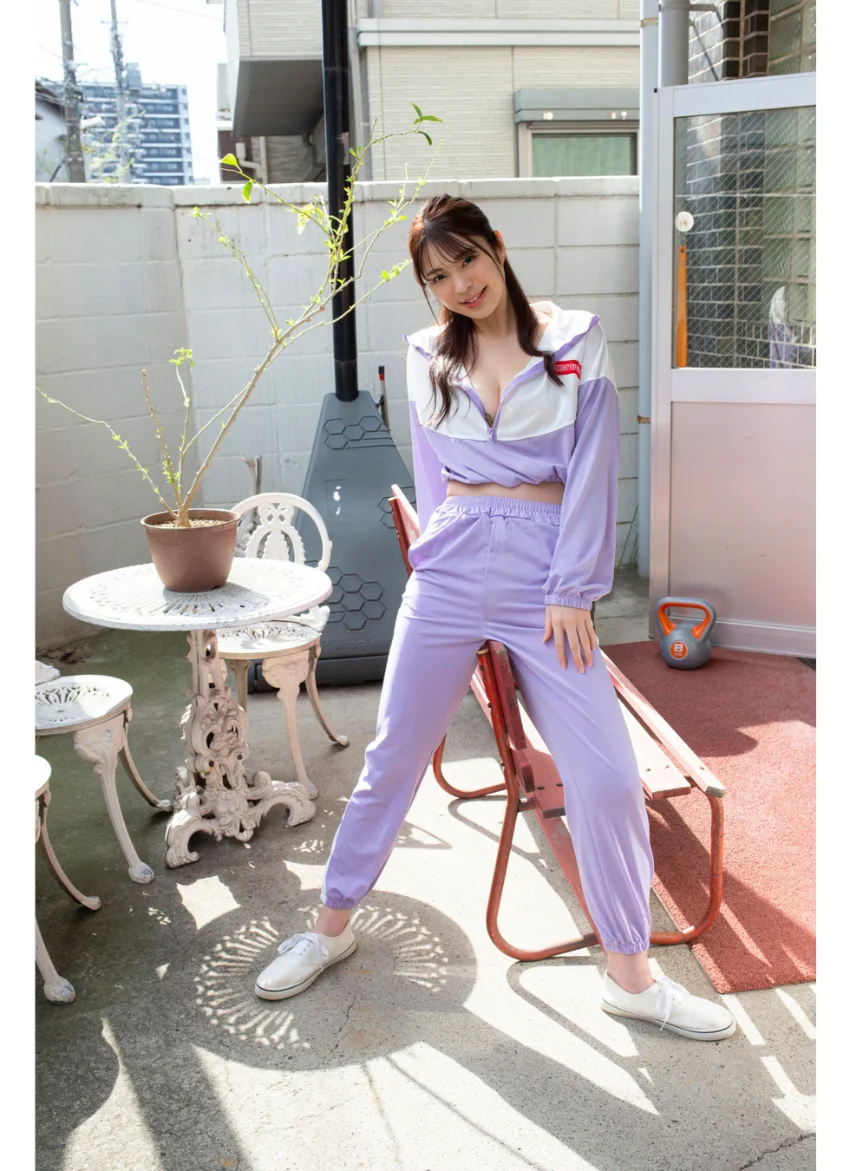 芹沢まりなが水着でキックボクシング ヤンマガデジタル写真集 試し読み 2