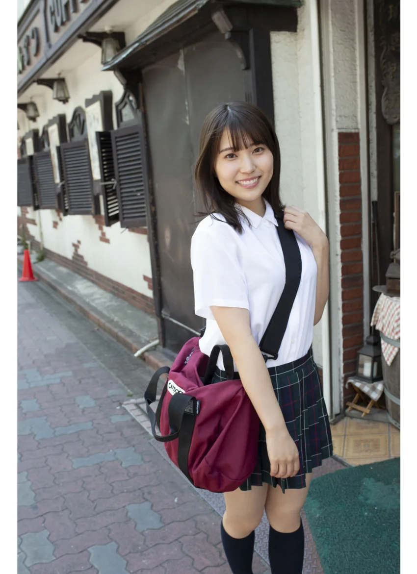 坂東遥が水着で純喫茶 ヤンマガデジタル写真集 試し読み 2
